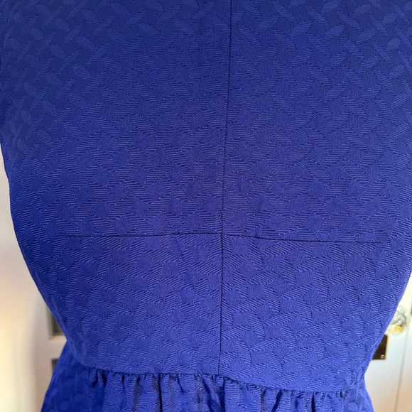 Beautiful Textured HD in Paris Dress - Picture 9 of 10